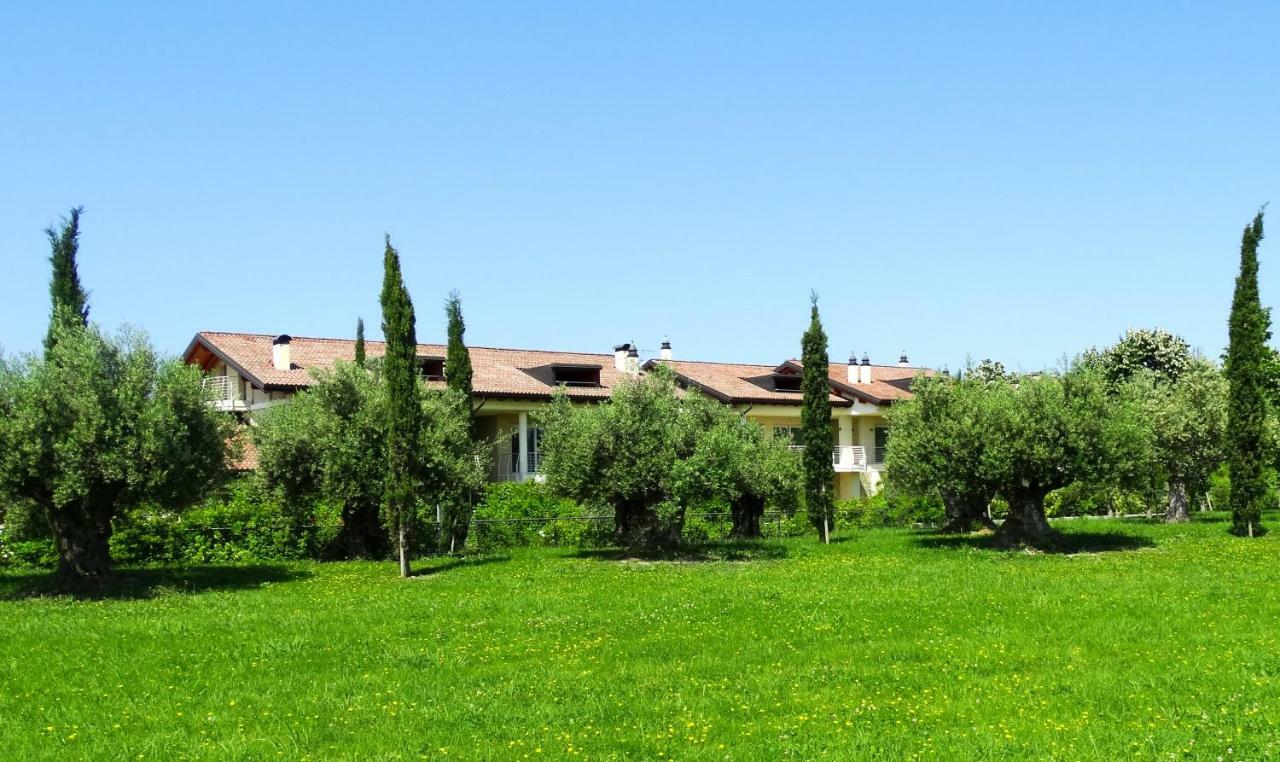 Phoenix Garda Hills Сірміоне Екстер'єр фото