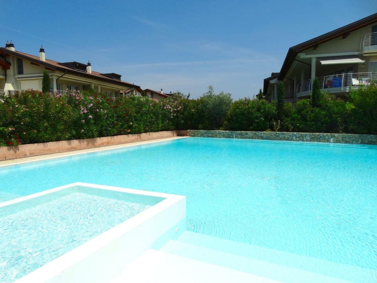 Phoenix Garda Hills Сірміоне Екстер'єр фото